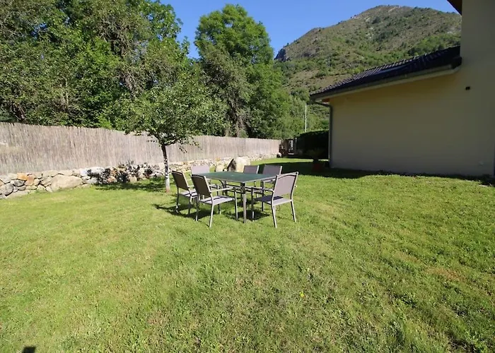 Grande Contemporaine Proche Randonnee Et بيت للعطل *